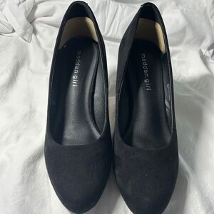 Madden Girl Women’s Jersey Classic Black Suede Closed Toed Pumps
